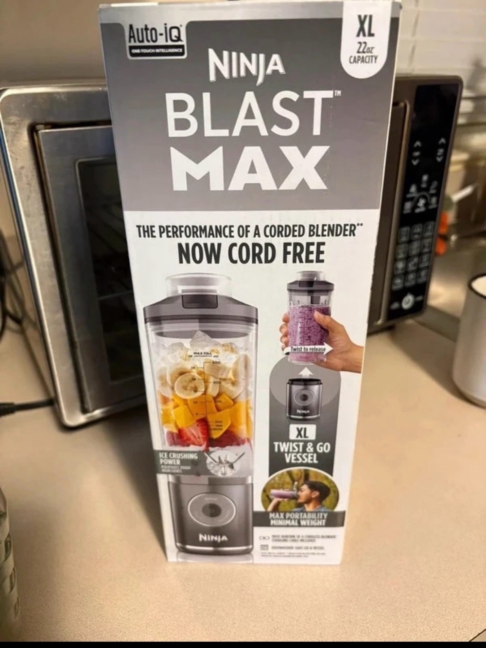 Ninja Blast Max Cord-Free Personal Blender in Gray and White Auto IQ Technology